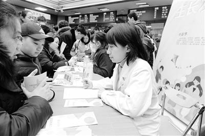 蘭州大學(xué)第一醫(yī)院舉行“新年！新高度！”兒童保健義診活動(dòng)