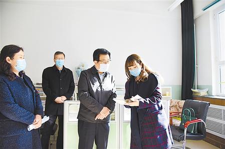 林鐸在高校和中小學(xué)調(diào)研指導(dǎo)工作時(shí)強(qiáng)調(diào) 統(tǒng)籌做好疫情防控和在線教育教學(xué) 為各類學(xué)校早日全面開(kāi)學(xué)創(chuàng)造條件