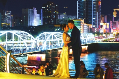 昨夜，中山橋夜景燈光更漂亮了