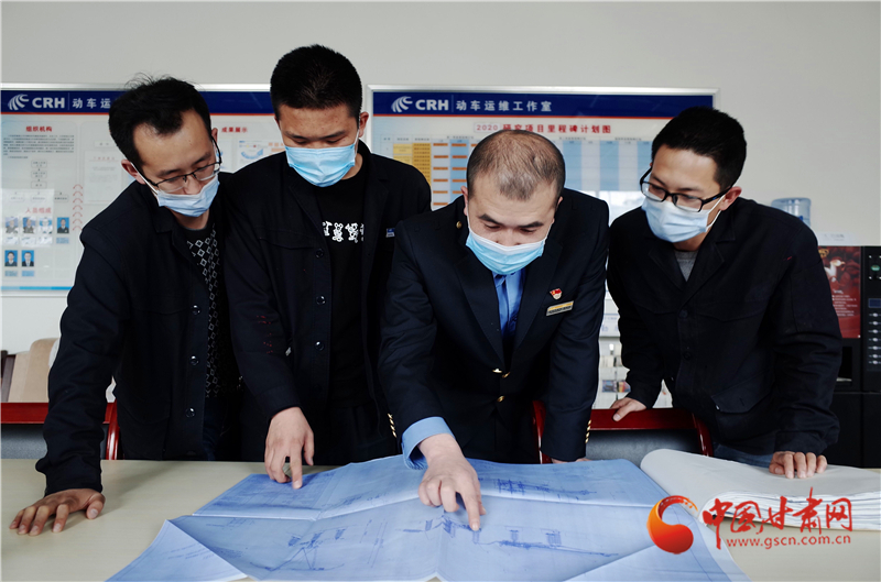 用奮斗的青春護(hù)航高鐵——記全國鐵路勞動模范、蘭西動車運(yùn)用所副所長張學(xué)東