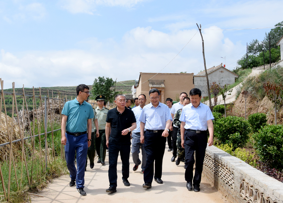 王銳深入麥積區(qū)、甘谷縣掛牌督戰(zhàn)村調(diào)研指導脫貧攻堅工作