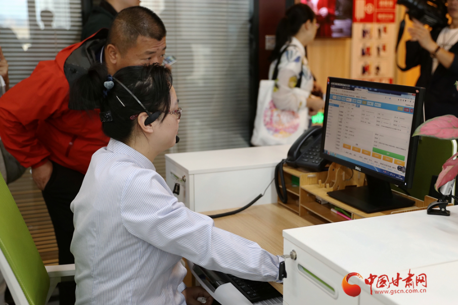 【走向我們的小康生活】蘭州：虛擬養(yǎng)老院托起幸?！跋﹃柤t”