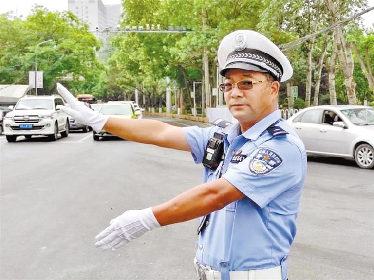 蘭州城關區(qū)交警大隊一線老交警馬驍：俯首甘為“老黃牛”