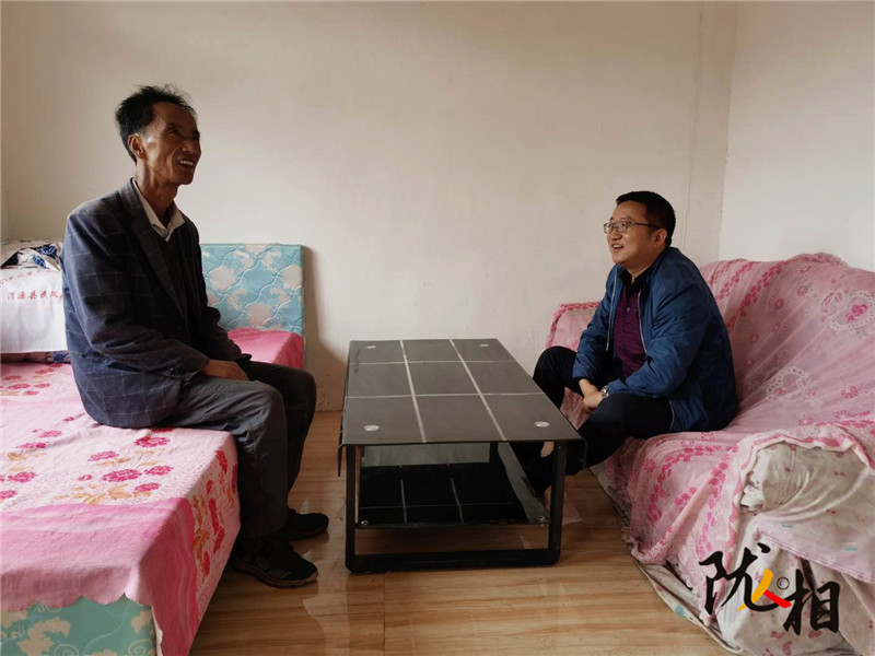 【隴人相】以扶貧為己任 把村民當(dāng)親人——記元古堆村黨支部第一書(shū)記、駐村幫扶工作隊(duì)隊(duì)長(zhǎng)陳元兵