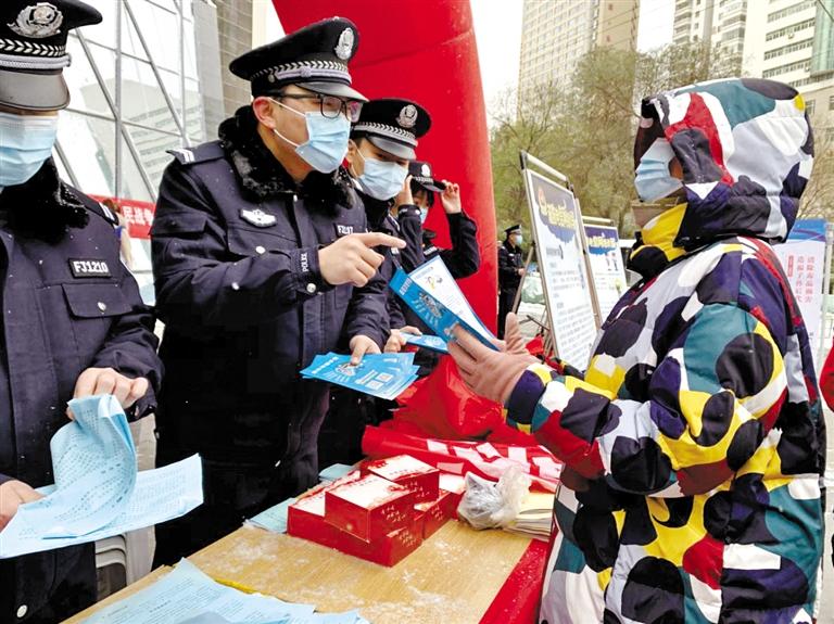 蘭州暢家巷社區(qū)開展“國(guó)家憲法日”普法宣傳活動(dòng)