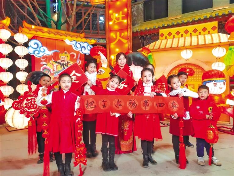 原創(chuàng)音樂(lè)電視《全家?！废蛱m州市人民拜年！