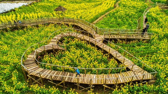 “心”型廊橋。廖濤 攝