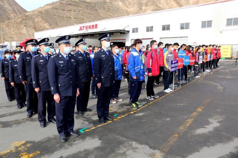 蘭州公安聯(lián)合寄遞行業(yè)開(kāi)展反電詐專項(xiàng)宣傳活動(dòng) 