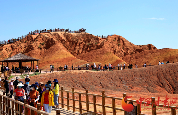 端午假期張掖共接待游客87.05萬人次，實(shí)現(xiàn)旅游收入4.64億元