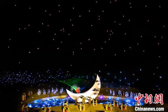 圖為大型沙漠實(shí)景演出《敦煌盛典》演出劇照。(資料圖) 敦煌市委宣傳部供圖