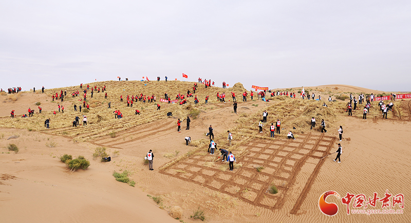 甘肅省委宣傳部、省文明辦、省志愿服務(wù)聯(lián)合會在古浪縣舉行壓沙主題文明實(shí)踐志愿服務(wù)活動