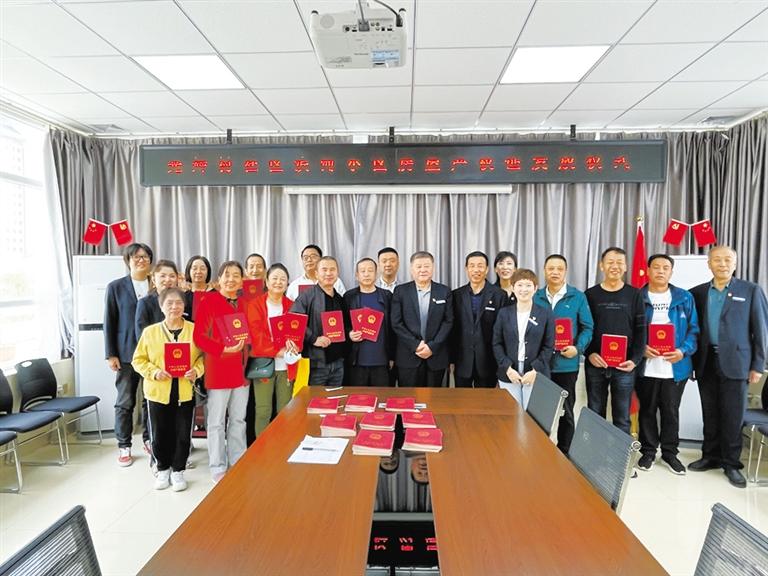 蘭州廣武門街道光輝村社區(qū) 91戶居民終于拿到了房產(chǎn)證！