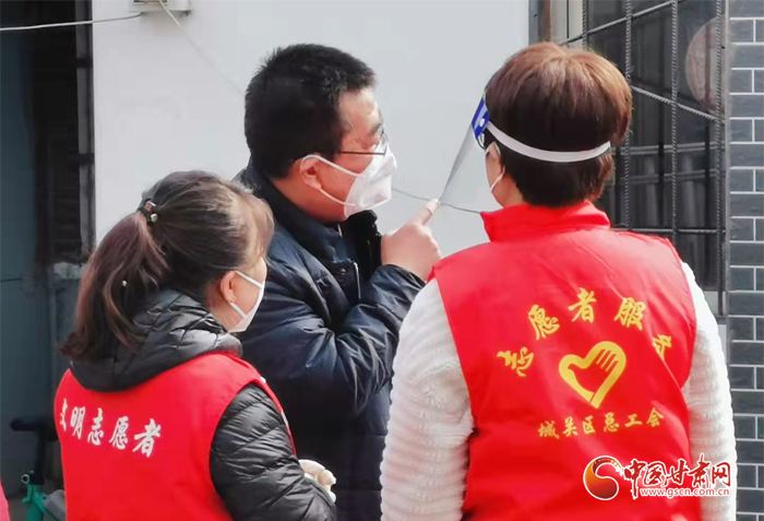 【甘快看·疫情防控最美有你（11）】奔走在“戰(zhàn)疫”一線！有一種力量叫志愿者