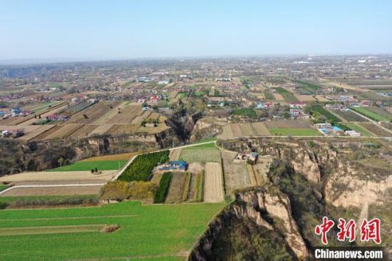 圖為位于甘肅省慶陽市西峰區(qū)境內(nèi)的南佐遺址地貌。(資料圖) 甘肅省文物局供圖