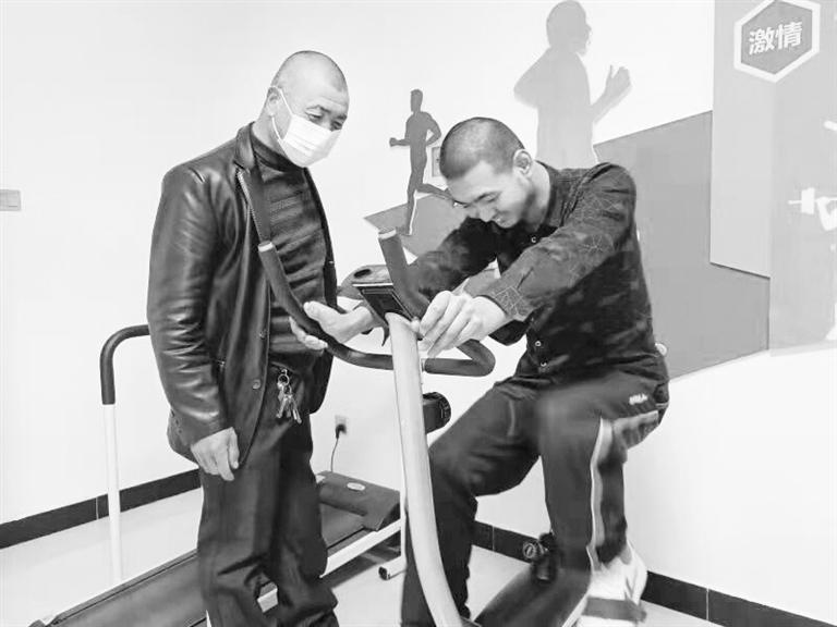 父愛如山！張掖高臺(tái)殘疾父親悉心照顧殘疾兒子20余年