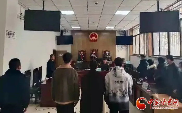 依法帶娃！甘肅省平?jīng)鍪邪l(fā)出首份《家庭教育令》