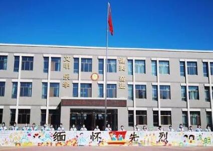 【網(wǎng)絡中國節(jié)·清明】緬懷先烈 致敬英雄——雙灣鎮(zhèn)中心小學師生描繪感恩長卷