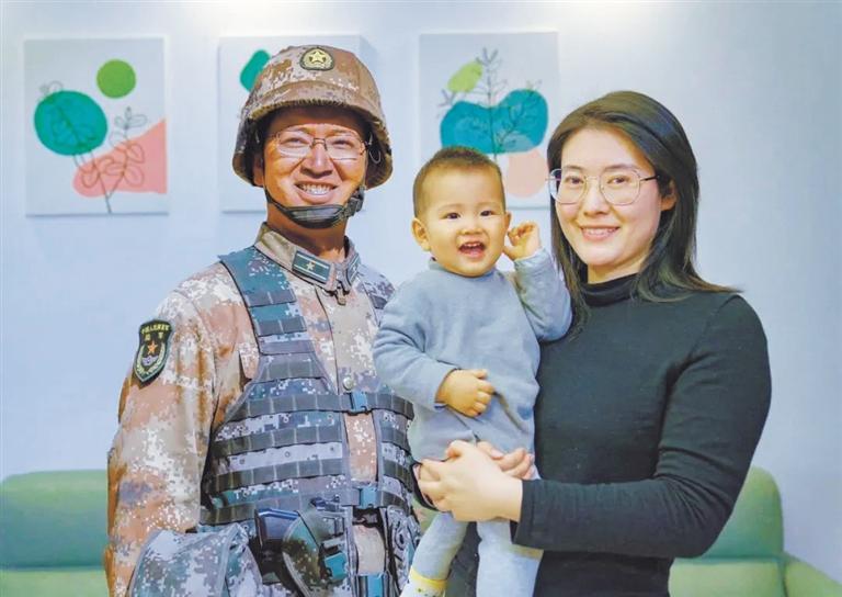 蘭州市退役軍人事務(wù)局舉行清明代祭掃儀式 陳紅軍烈士父親給兒子寫(xiě)來(lái)寄語(yǔ) “你是祖國(guó)的好兒女，也是我們的驕傲”