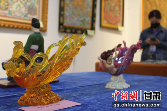 圖為敦煌飛天造型的作品。徐雪 攝