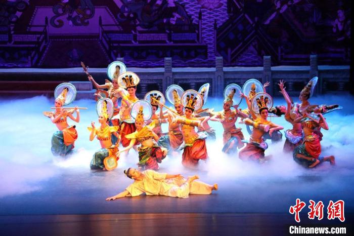《絲路花雨》在敦煌大劇院演出。(資料圖) 敦煌市委宣傳部供圖