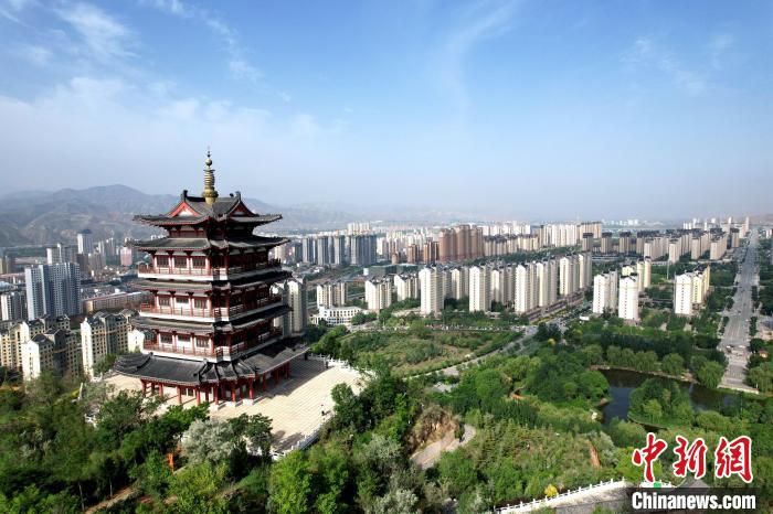 圖為航拍樂都區(qū)朝陽山片區(qū)?！⊙Φ?攝