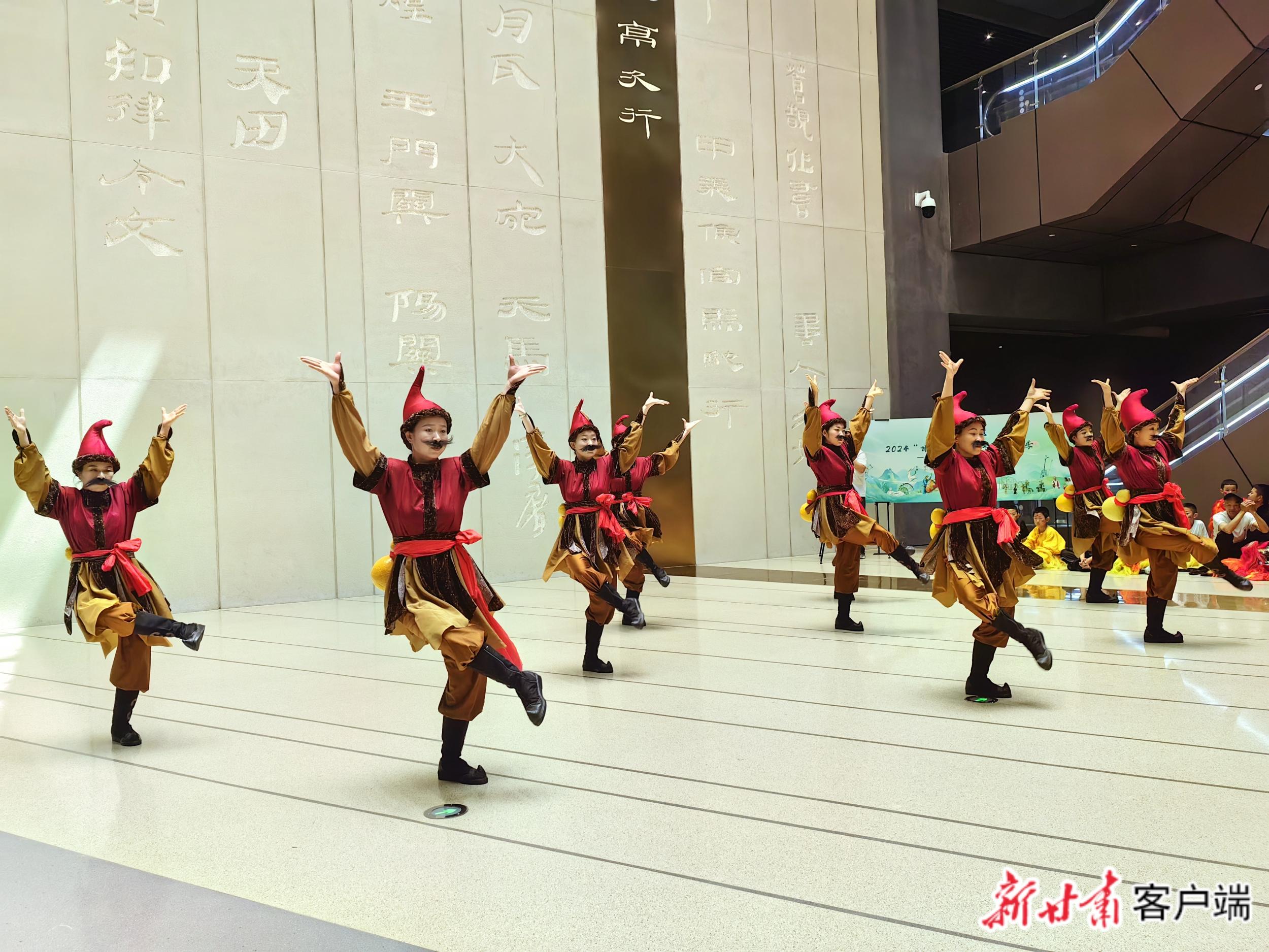 《胡騰舞》　本文圖片均由新甘肅·甘肅日?qǐng)?bào)記者　何佳?！z