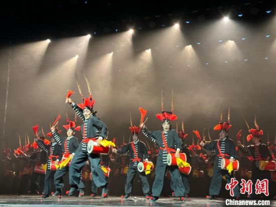 圖為涼州攻鼓子表演。楊娜 攝